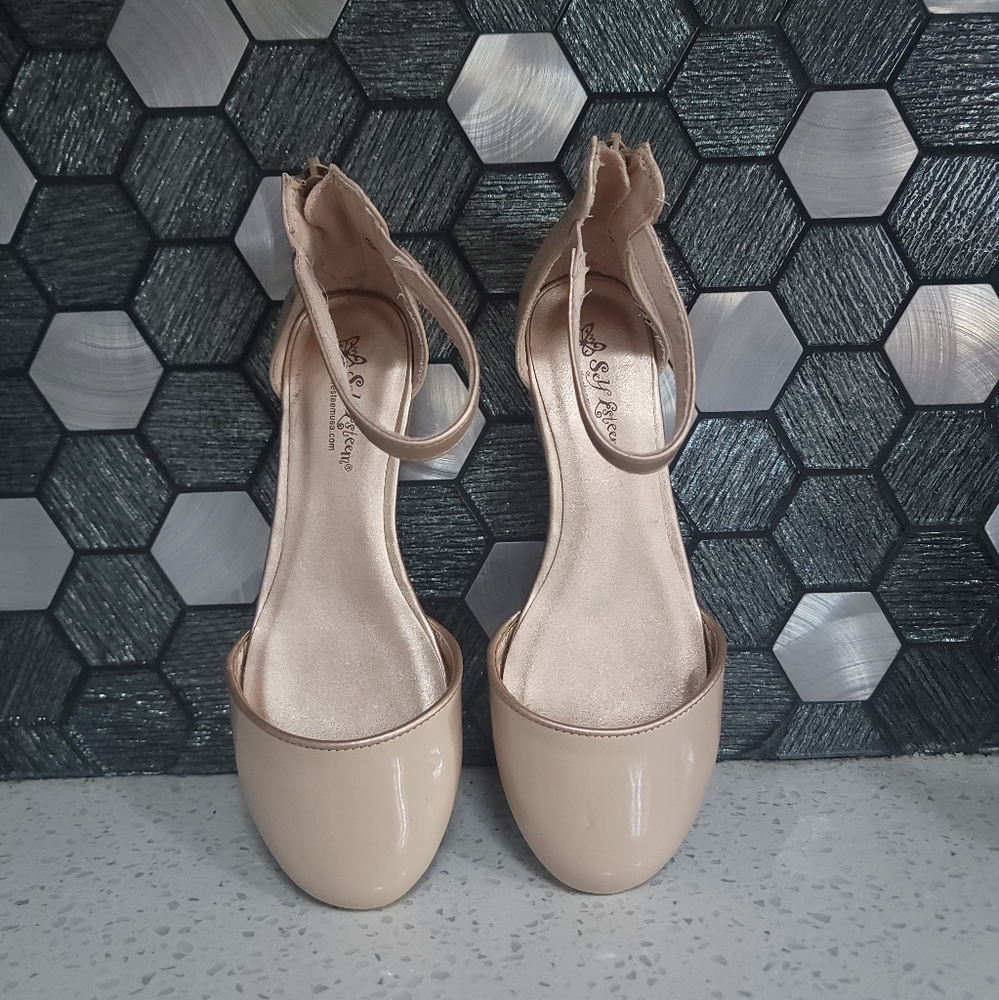 Girls Faux Patent Leather Dress Shoes